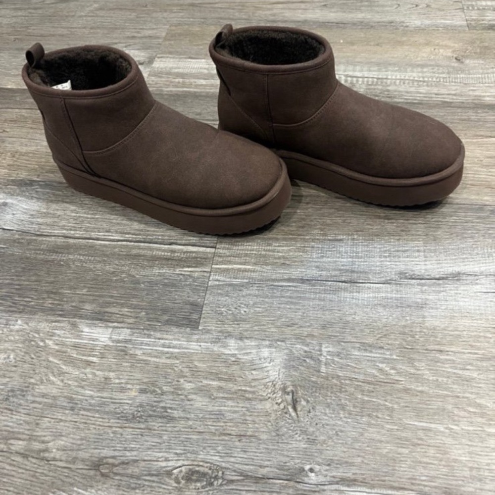 AE Brown Fur Boots - Picture 5 of 5